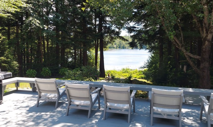 South Londonderry House | 4-bedroom Lake Front House in Quntisential Private Vermont Setting