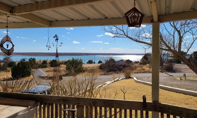 Logan House | 4 Bedroom Lake House with fantastic views and plenty of space.