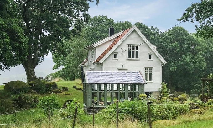 Lyngdal House | 4 bedroom nice home in Lyngdal