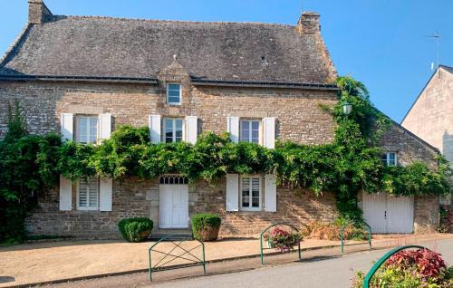 Tredion House | 4 Bedroom Nice Home In Trédion