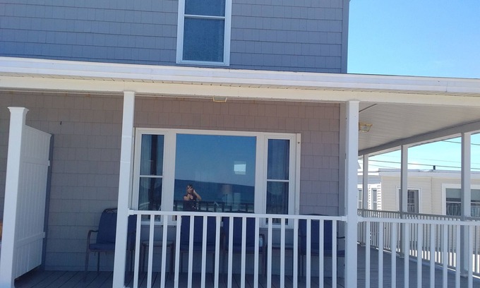 Salisbury House | 4 Bedroom Oceanfront Cottage On Beautiful North Salisbury Beach!