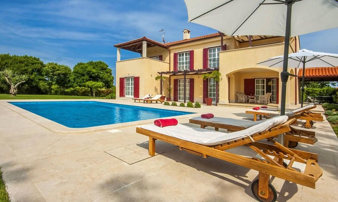 Butkovici House | 4 bedroom stunning home in Butkovici