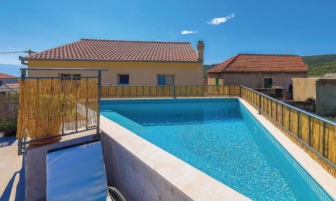 Slatine House | 4 bedroom stunning home in Slatine