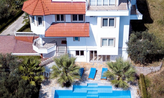 Elbasan Villa | 4-bedroom villa in welcoming Elbasan with WiFi, AC ,free car park.