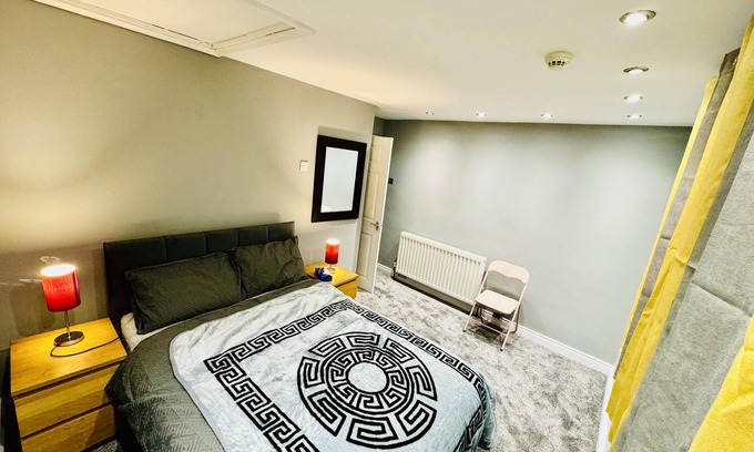 Iverley House | 4 bedrooms Full house Stourbridge Birmingham