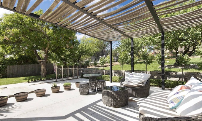 Narrabundah House | 4 Beds, Netflix and a Family Sized yard - Location, Location
