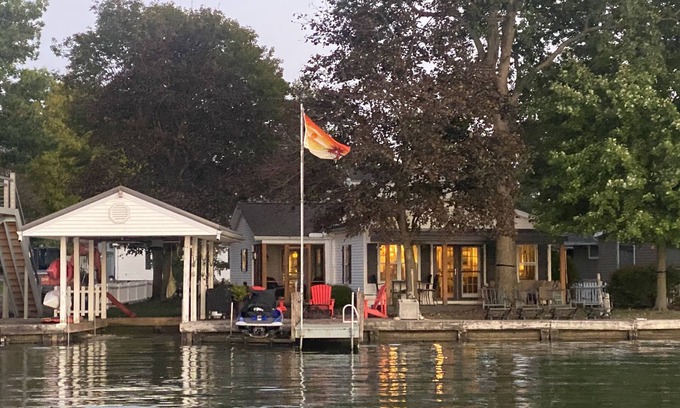 Lakeview Cottage | 4 BR 2 Bath, Indian Lake waterfront sunset cottage.
