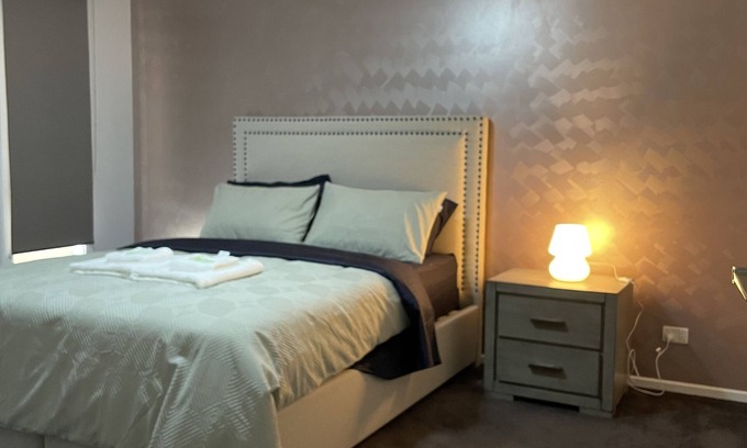 Tarneit House | 4 BRM House Free WiFi Parking in Riverdale-Tarneit