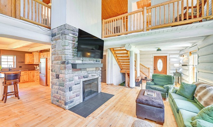 Jonesville Cabin | 4 Mi to Dtwn: Spacious Family Cabin in Jonesville!