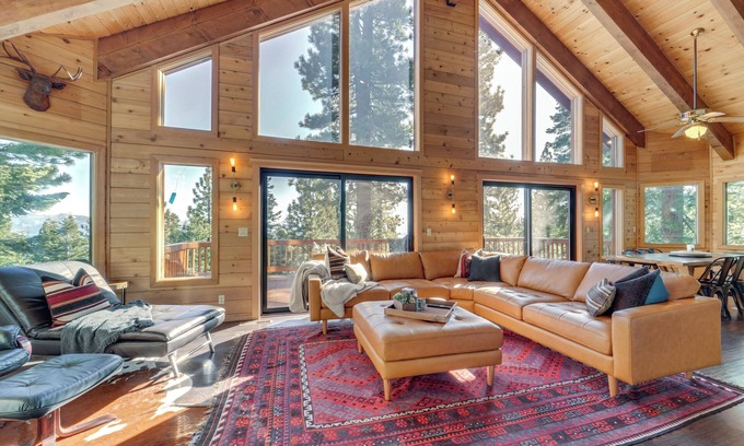 Kingswood Estates Cabin | 4 Mi to Lake Tahoe: Family Cabin w/3 Decks!