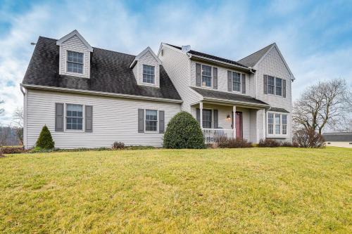 Ronks House | 4 Mi to the Amish Village Spacious Home with Deck!