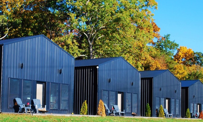 Mount Sterling House | 4 Modern Lakeside Cabins/Hermann, MO