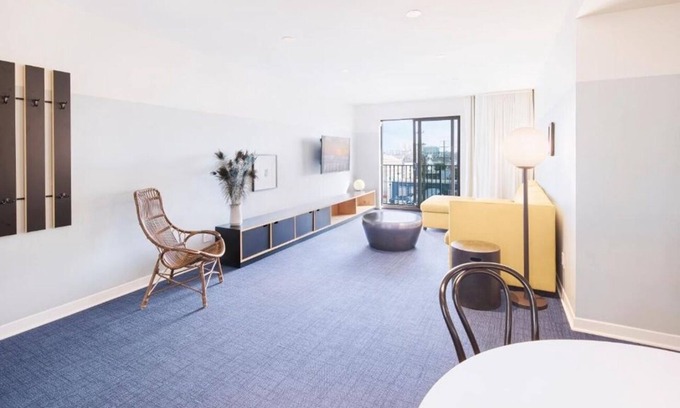 Venice Hotel | 4 Scenic Rooms w/ Balcony | Rooftop | Free Breakfast | Steps to Venice Fun