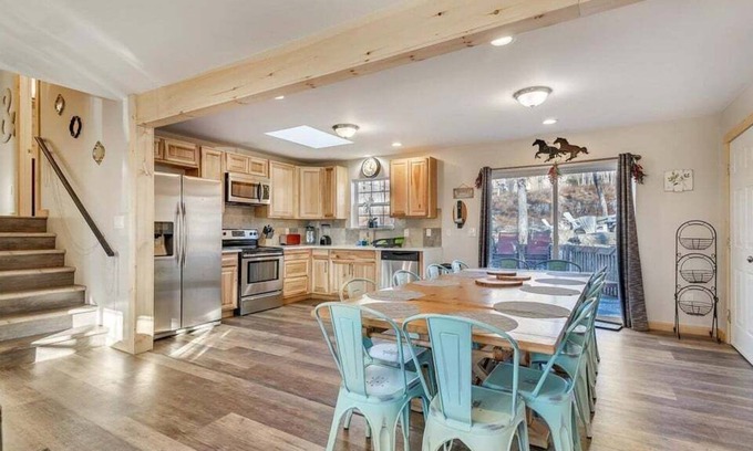 Bushkill House | 4 Season comm, 6 BR, Poconos mountains w/hot tub, game room & Firepit!