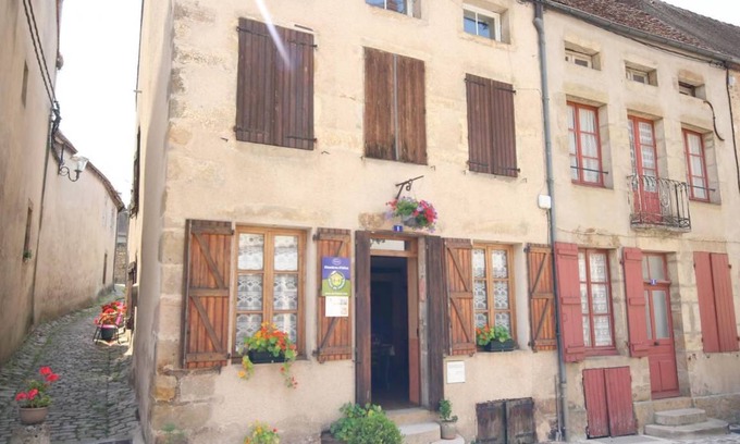 Arnay-le-Duc Bed & Breakfast | 40 m² Bed and breakfast ∙ 1 bedroom ∙ 3 guests