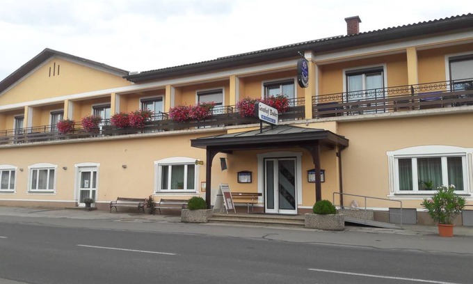 Deutsch Goritz Hotel | 40 m² Hotel ∙ 2 bedrooms ∙ 5 guests