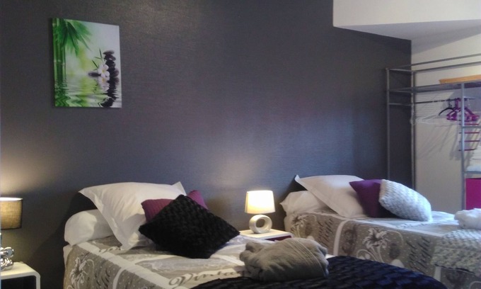 Loisy-sur-Marne Apartment | 40 sqm apartment has an entrance hall, a large living room