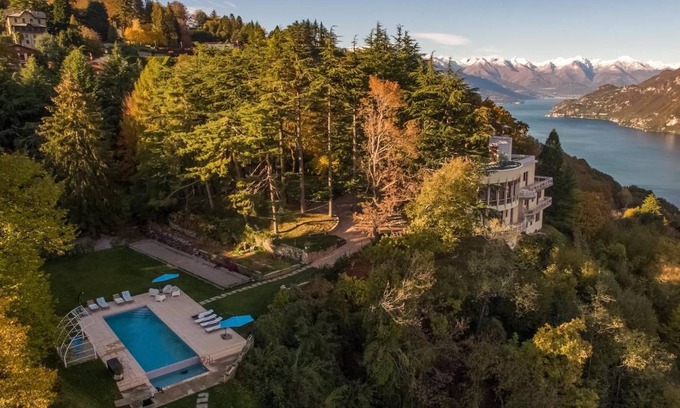 Civenna Villa | 400 m² Villa ∙ 6 bedrooms ∙ 15 guests