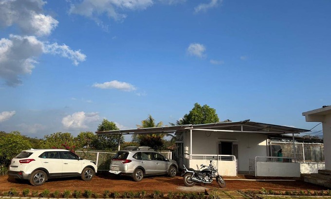 Mangaon House | 4000 m² House ∙ 1 bedroom ∙ 4 guests