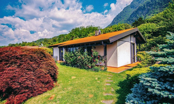 Castelveccana House | 4½-room house with large plot & dream lake view in a quiet and sunny location