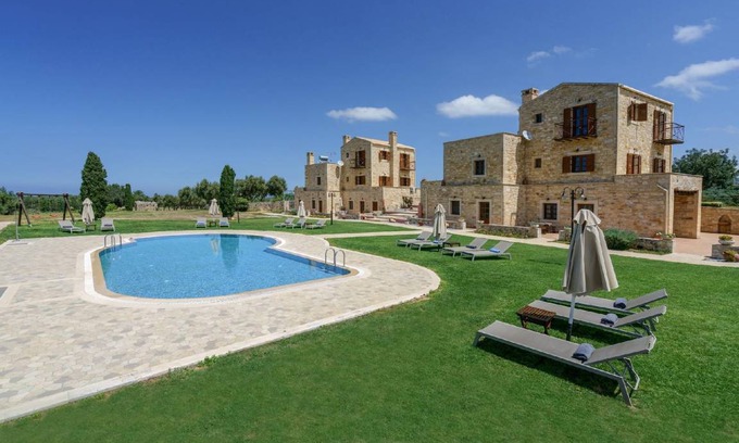 Pikris House | 410 m² House ∙ 10 bedrooms ∙ 23 guests