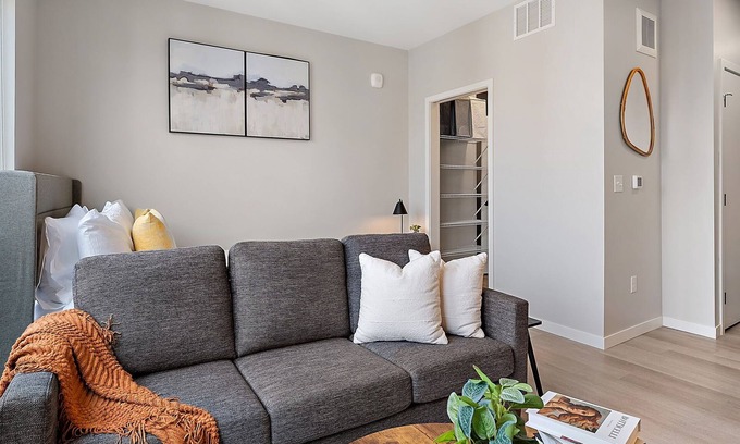 Nicollet Island Apartment | 413 Huck Minneapolis