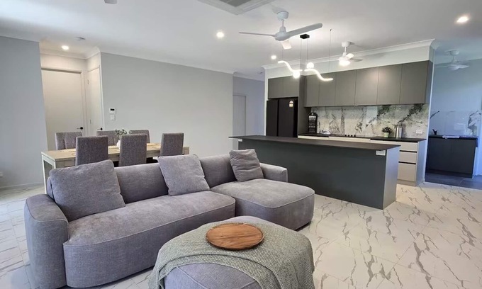 Redlynch Villa | 41RedPebble Brand New villa in 1 BedRoom in Redlynch Cairns QLD