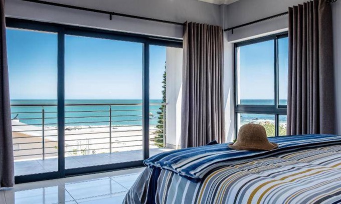 Britannia Bay Villa | 420 m² Villa ∙ 5 bedrooms ∙ 10 guests
