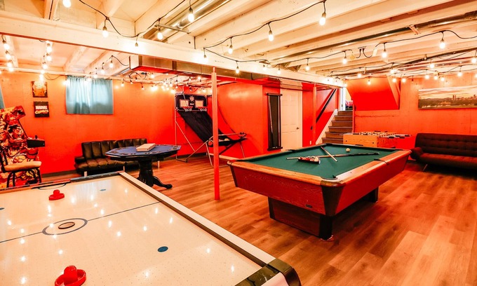 Arvada House | 420Friendly Hottub PS5 Theater Golf GameRoom DancePole