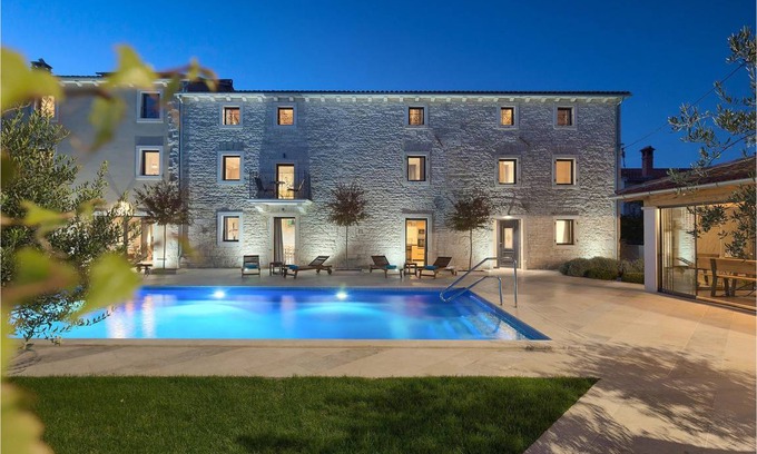Kringa House | 430 m² House ∙ 9 bedrooms ∙ 20 guests
