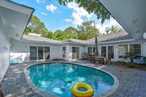 East Beach House | 4310 Ninth Street