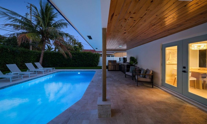 Lighthouse Point House | 4440 Managed by Brampton Park