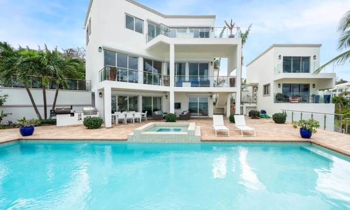 Westwind House | 445 m² House ∙ 5 bedrooms ∙ 10 guests