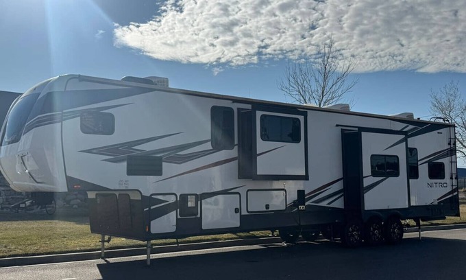 Draper House | 45' 5th Wheel Retreat