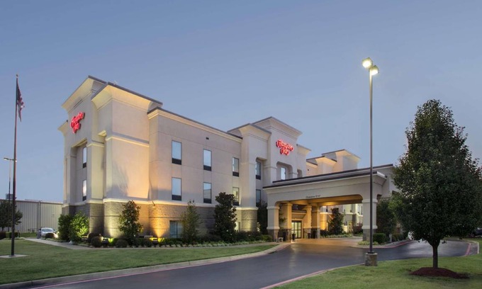 Siloam Springs Hotel | 45 m² Hotel ∙ 127 guests
