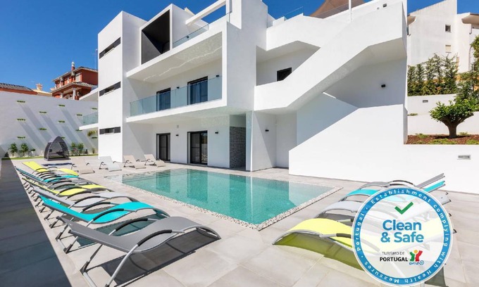 Branqueira Villa | 450 m² Villa ∙ 7 bedrooms ∙ 16 guests