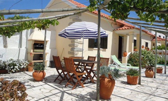 Praia das Macas Cottage | 450 meters to the beach, Private gardens,Praia das Maçãs