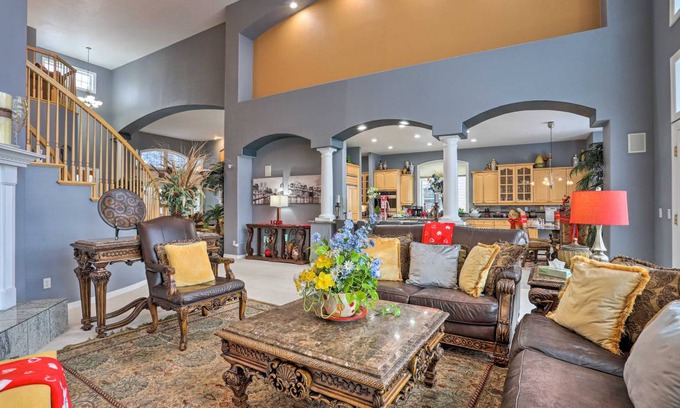 Lone Tree House | 464 m² House ∙ 5 bedrooms ∙ 10 guests