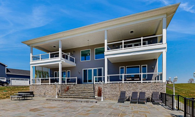 Orange House | 494 m² House ∙ 6 bedrooms ∙ 18 guests