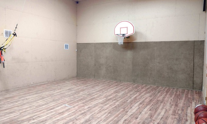 South Jordan House | 4B Miracle Lodge-Indoor Court-Stay&Play Together-Staycation/Reunions/Events/Ski