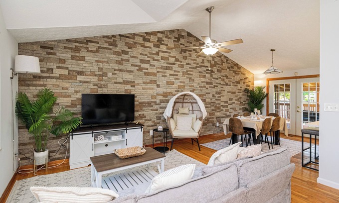 Hanover House | 4Bd 3Ba Single Family Home Near BWI, FT Meade, Live, Balt City+ Fenced Yard