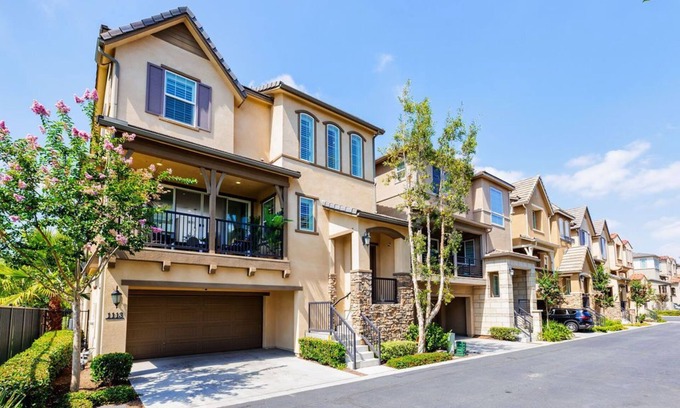 Fullerton House | 4BD 4BA Family Home near Disneyland