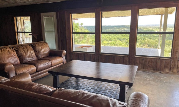 Mineral Wells House | 4BR 2BA house with a beautiful view