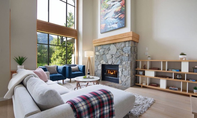 Nicklaus North Ski Chalet | 4BR/5BA on Golf Course-Private HT, Gondola Parking