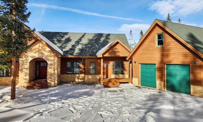 Quandary Village House | 4BR Blue River Retreat w/Hot Tub!