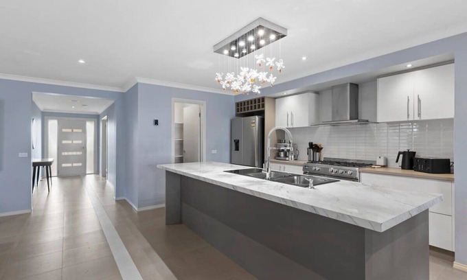 Tarneit House | 4BR designed house inTarneit