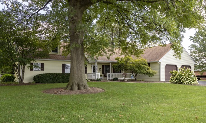 Witmer House | 4BR Home w/Country Setting & Farmland Views (Lancaster, PA, USA)
