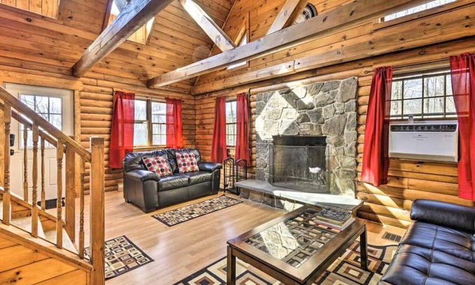 Pleasant Mount Cabin | 4BR Log Cabin - Spring Midweek - 35% Promo!