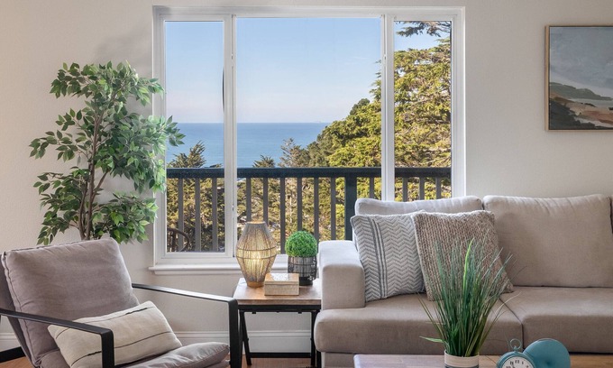 Edgemar - Pacific Manor House | ๐๐ 4BR Ocean-View Oasis with Hot Tub, Arcade, and EV Plug by SF & Beaches ๐๏ธ