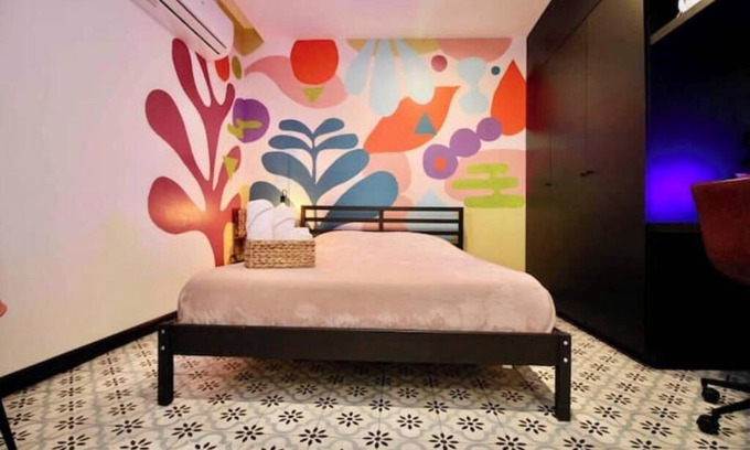 Carcel Apartment | 5.6 Historic Urban Living w/Generator + Parking